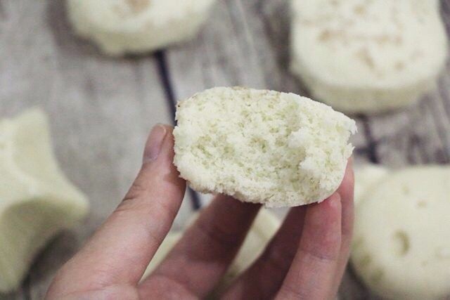 蒸鸡蛋糕,重拾儿时的鸡蛋糕,儿时的味道,啧啧啧—— 蒸的,好细腻。