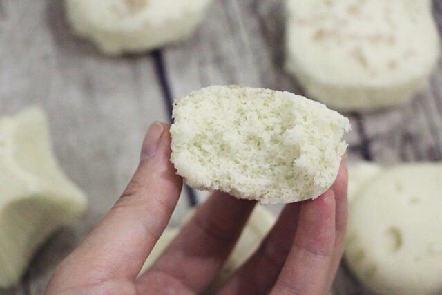 蒸鸡蛋糕,重拾儿时的鸡蛋糕，儿时的味道，啧啧啧—— 蒸的，好细腻。