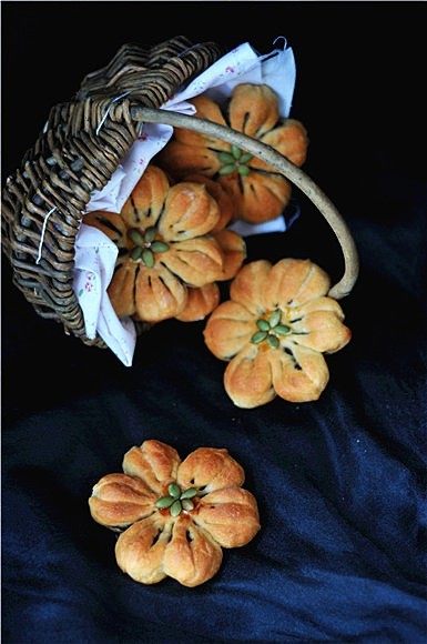 苋菜汁桃花包,取出,放凉后装入保鲜袋保存,防止风干。