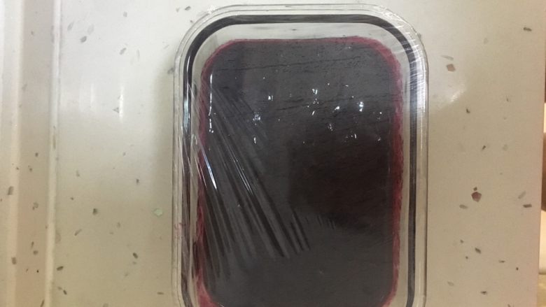 自制蓝莓酱,防止盖子不严,我加了一层保鲜膜,切记不要有水