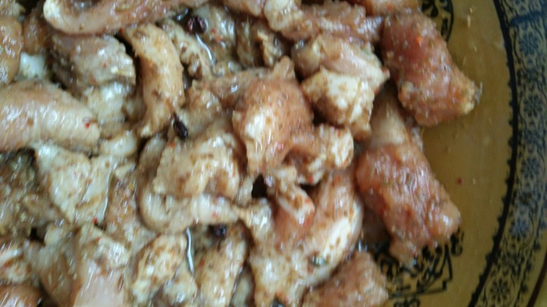烤箱烤肉串(炒鸡好吃),腌制半小时左右,放冰箱里也可以,更好穿串,