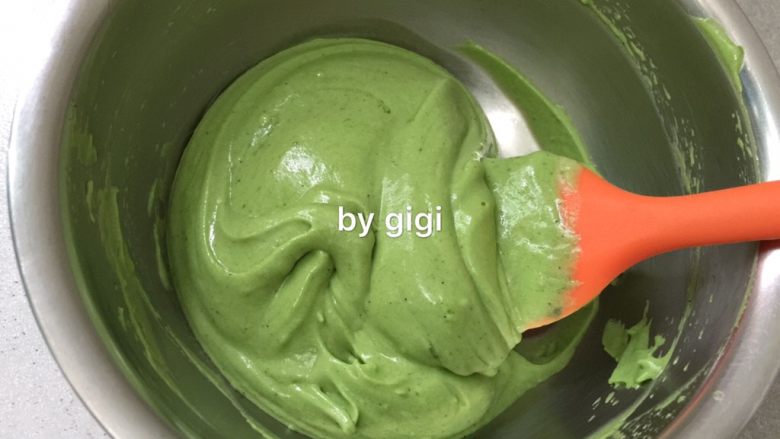 法式荔枝開心果塔,制作香緹開心果鮮奶油:將* 法式卡士達奶油醬混合純開心果醬即可(* 法式卡士達奶油醬做法請看我上一個食譜''法式<a style='color:red;display:inline-block;' href='/shicai/ 592'>草莓</a>卡士達千層酥'')