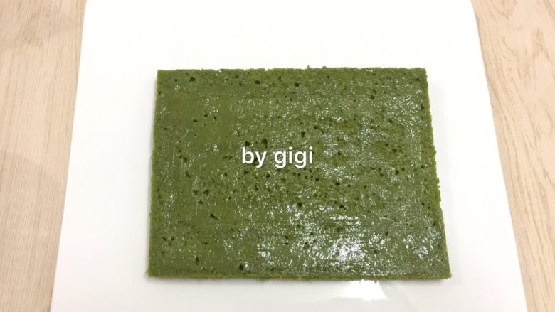 抹茶歌劇院蛋糕Matcha Opera Cake,組合:取1片蛋糕 表皮面向上 刷上抹茶糖漿