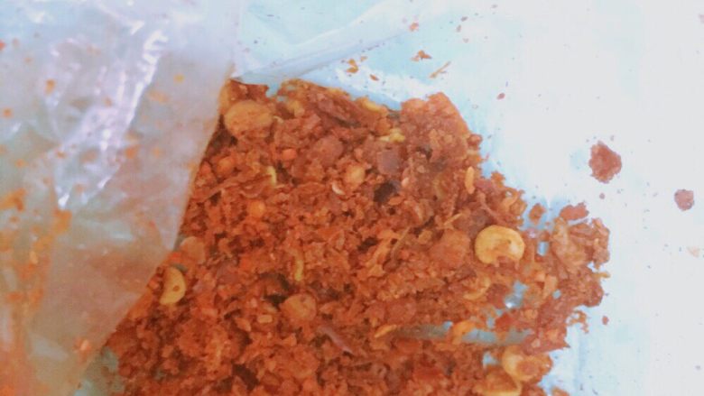 竹笋焖排骨,类似于这种辣椒粉,买的时候机记得问煮过没有?煮过的没有那么辣,没煮过辣到哭!