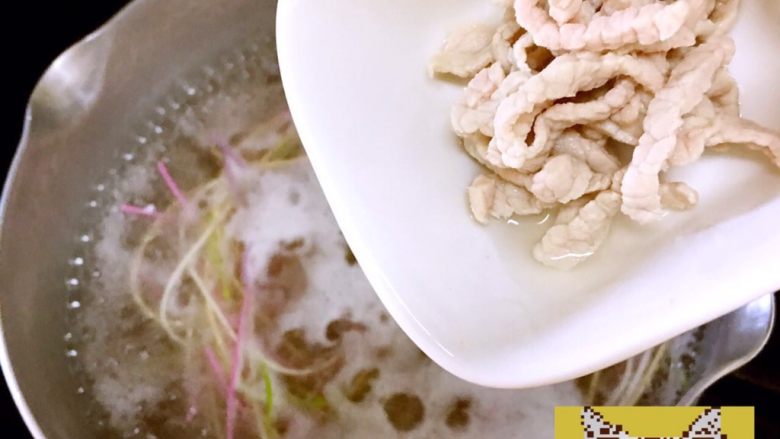 菌菇肉丝面,加上肉丝