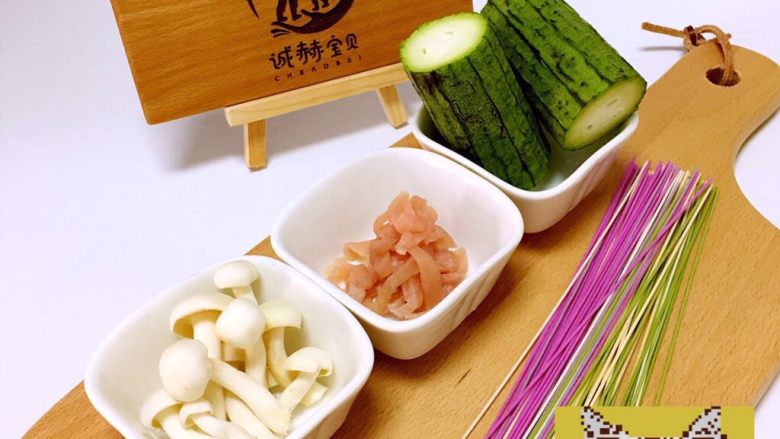 菌菇肉丝面,准备食材