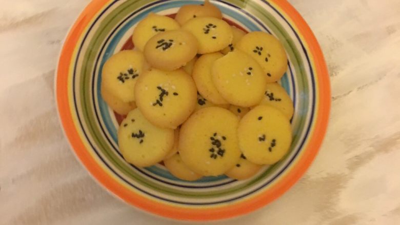 鸡蛋薄饼,小小个,金黄色,是不是很诱人啊。