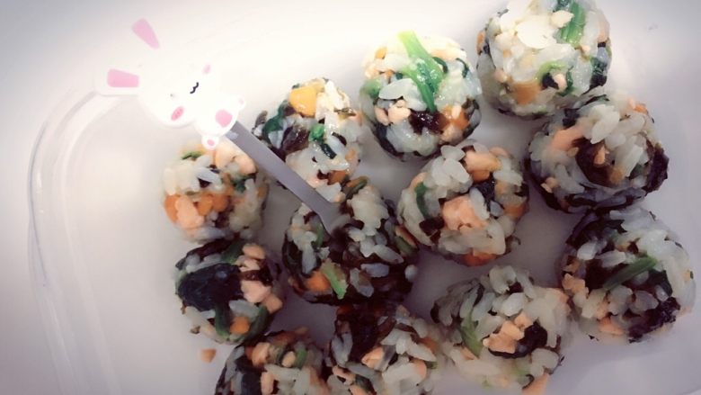 宝宝辅食～三文鱼蔬菜饭团