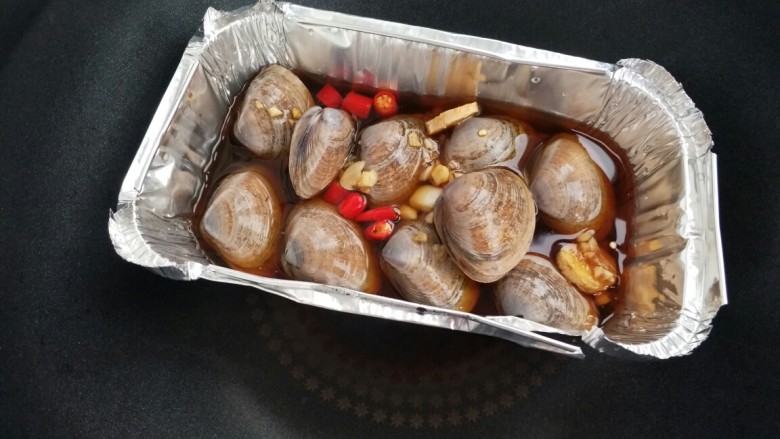 锡纸花甲粉,电磁炉上加锅,坐在锅里