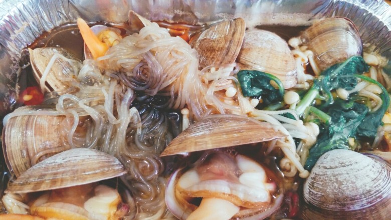 锡纸花甲粉,开动吧,最后加点辣椒油,香油调个味也行