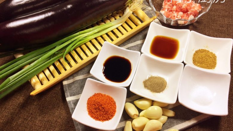 蒜蓉烤茄子,依然是所有食材合张影!
