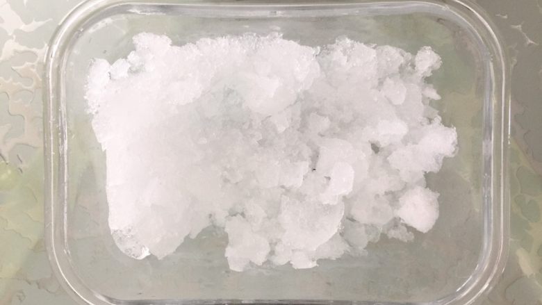 山楂冰粥,我是用的家用榨汁机的研磨功能刨的冰块，冰块不要打太细，会容易化掉。