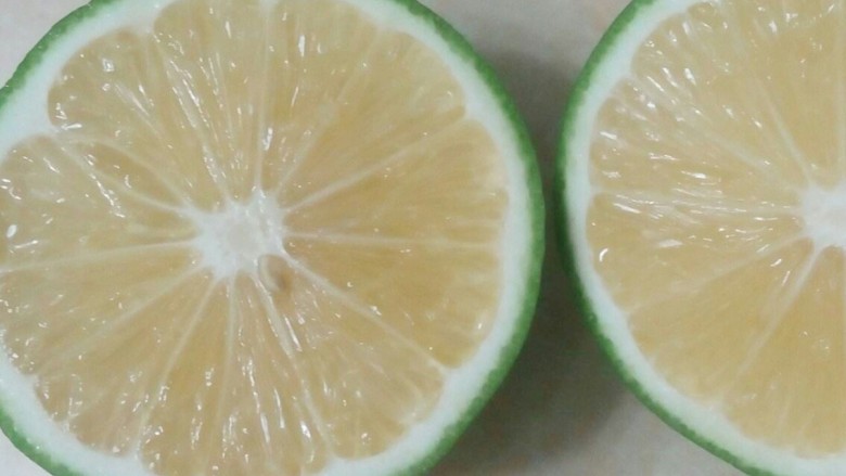 叶酸蔬果汁,扣紧杯盖 使用智能款机器,手指轻触"on/off"开关键 选择"蔬果汁"。