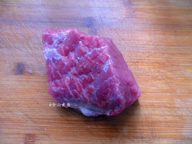 翡翠银芽炒牛肉,选择牛柳部位来做小炒,口感鲜嫩些