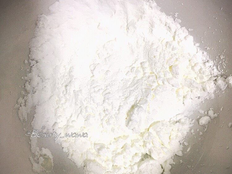 牛肉快手菜—姜丝牛肉,淀粉一大勺,放入碗中