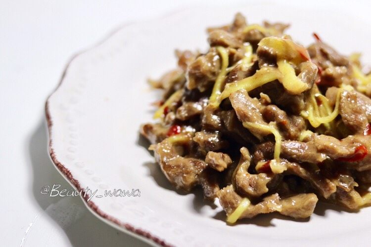 牛肉快手菜—姜丝牛肉,收汁,装盘