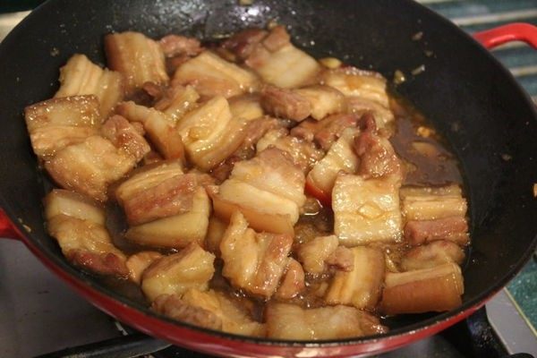 小封(台菜),慢慢收汁至酱汁有些黏稠就可以起锅。