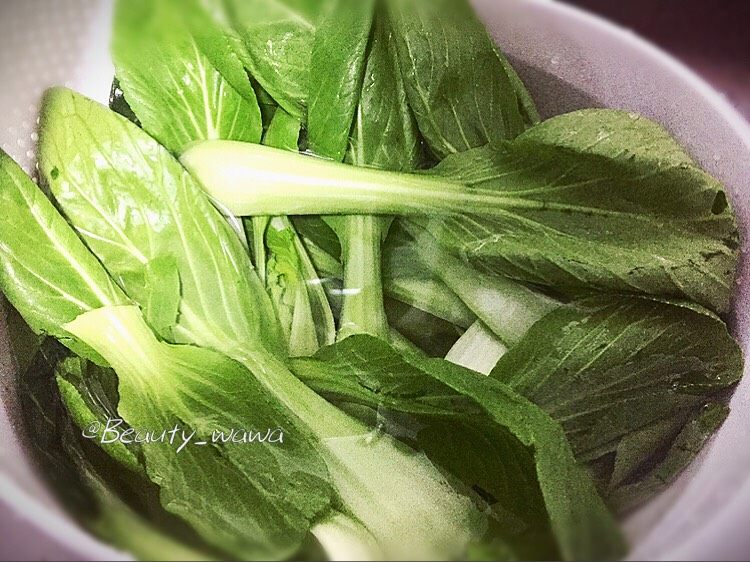 海米扒青菜
颠覆你对素菜的认知,青菜去根，洗净捞出沥水