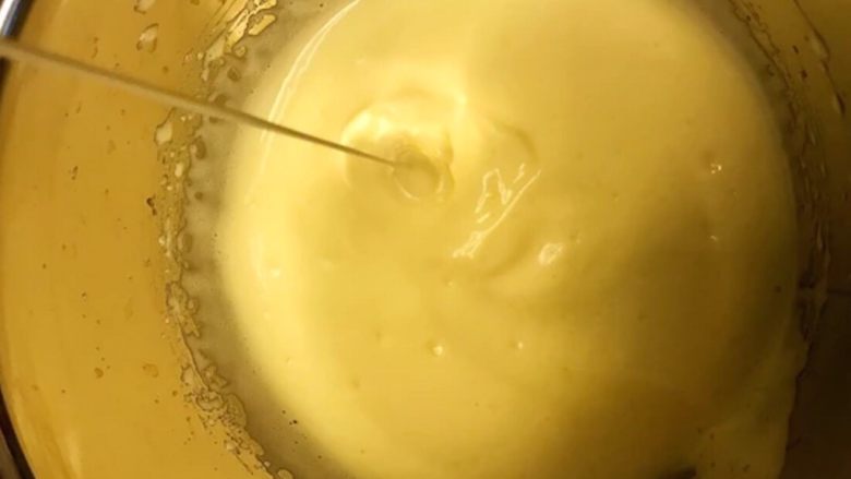 治愈系《Oreo布朗尼》【蛋糕篇】,蛋液打发,体积膨大,是原来的两倍左右,明显变稠,低落液体消失慢!