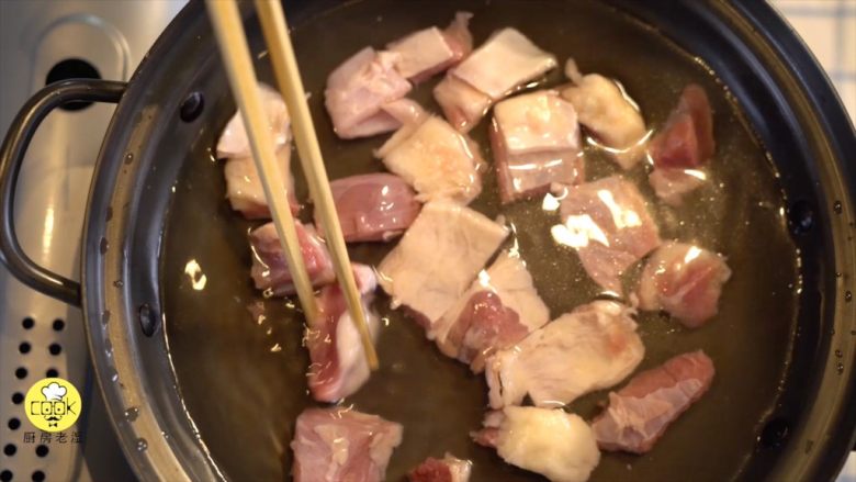 快速简单,西红柿炖牛腩,牛腩焯水去腥