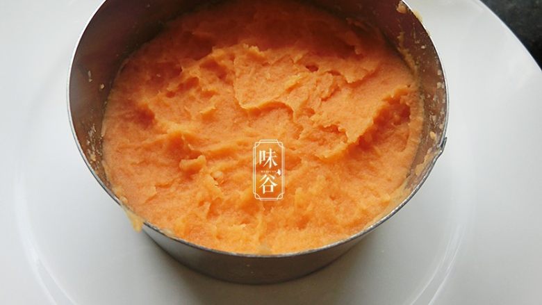 芙蓉塔,再在鸡蛋上面铺一层<a style='color:red;display:inline-block;' href='/shicai/ 2585'>红薯</a>泥,然后再铺一层鸡蛋压紧实;