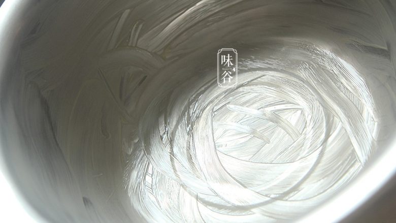 芙蓉塔,找一个大点的盆抹上一层<a style='color:red;display:inline-block;' href='/shicai/ 887'>黄油</a>;