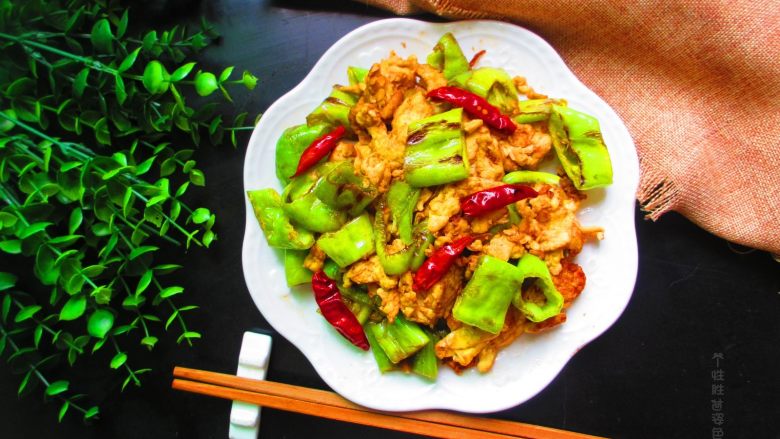 虎皮青椒炒鸡蛋,咸香酸辣,很下饭
