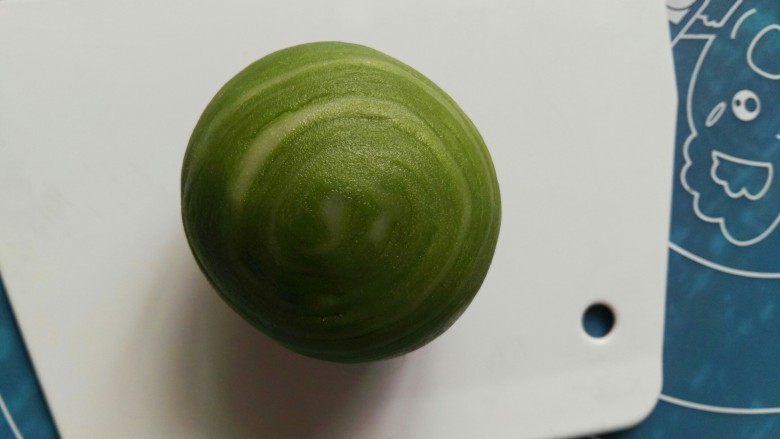 抹茶螺旋酥,收圆,尽量把圈圈弄在顶部中心位子。
