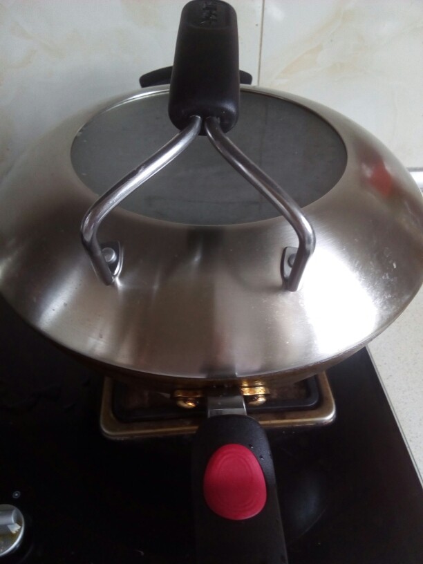 番茄牛肉酱,加<a style='color:red;display:inline-block;' href='/shicai/ 156925'>水</a>烧开。