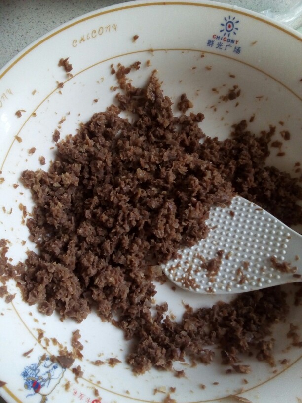 番茄牛肉酱,盛出备用。可以用手把肉搓的更碎一些。
