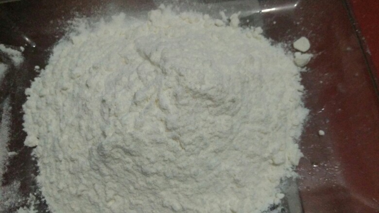 面包机做面包🍞(炒鸡简单的用料),再加入剩下的125g面粉,随意倒去😁