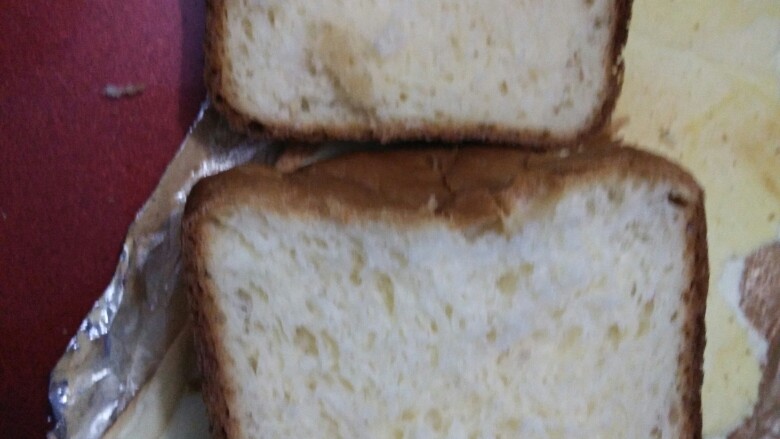 面包机做面包🍞(炒鸡简单的用料),味道还是不错的呢