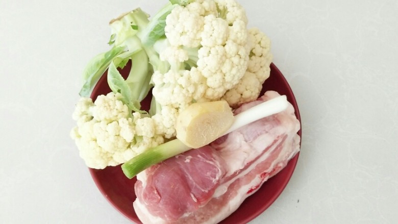 干煸有机菜花,准备食材：有机<a style='color:red;display:inline-block;' href='/shicai/ 63'>菜花</a>，<a style='color:red;display:inline-block;' href='/shicai/ 3250'>葱</a>，<a style='color:red;display:inline-block;' href='/shicai/ 37'>姜</a>，<a style='color:red;display:inline-block;' href='/shicai/ 428'>五花肉</a>。