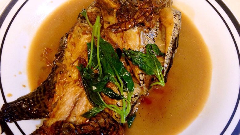 紅燒魚,手藝不好魚破相了,但還是吃光光,連湯汁都美味~~