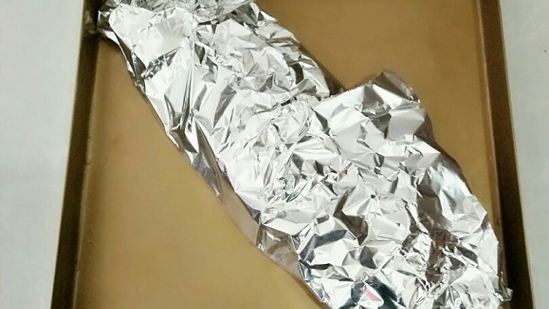 香烤黄花鱼,包裹严实,入烤箱,200度中层20分钟即可。