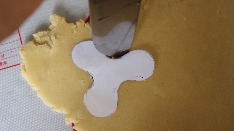 指尖陀螺饼干:真的能转😱,把形状给切出来