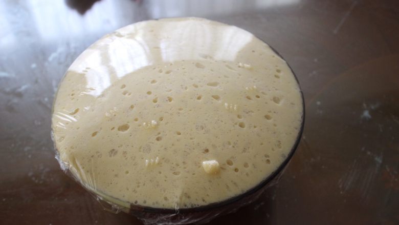 奶油面包(不用烤箱),面团发到两倍后,可以接着弄了