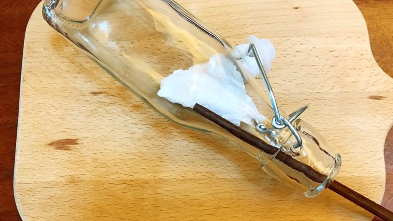 省钱自制《香草精》,用一根筷子,纸巾,给瓶子吸收水汽!