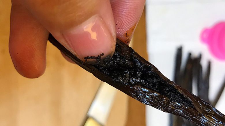 省钱自制《香草精》,看,满满的都是香草籽啊!