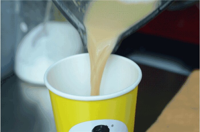 豆浆冰糖粥,将打好的<a style='color:red;display:inline-block;' href='/shicai/ 467'>豆浆</a>,放入红枣煮成粥。