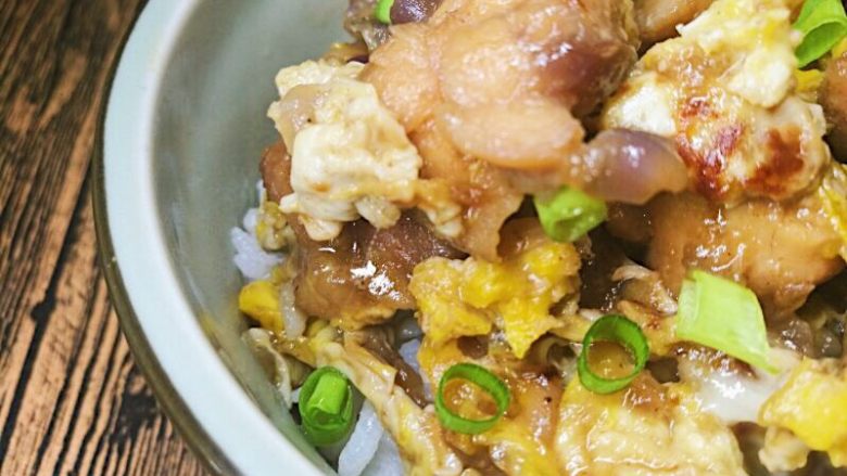 中式版快手亲子丼,这次汤汁收的有点干,汤汁多点才会好吃。