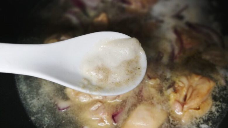 中式版快手亲子丼,大火烧开,把油沫子撇出来