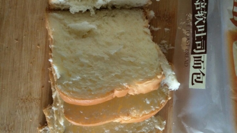 鸡蛋三明治,吐司面包切片，或者直接买切片面包