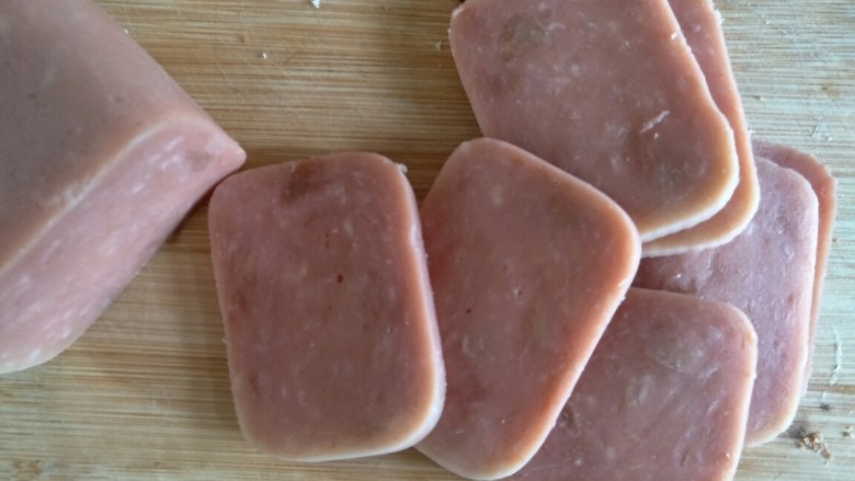 鸡蛋三明治,<a style='color:red;display:inline-block;' href='/shicai/ 438'>火腿</a>切片