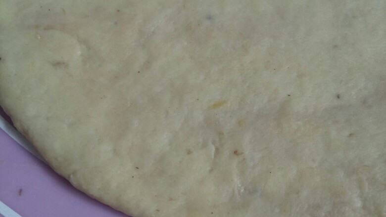 磨牙棒饼干(硬性饼干),然后擀成0.3厘米的厚度,