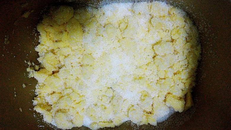 蔓越莓绿豆糕,面上放细砂糖,面包机按果酱功能