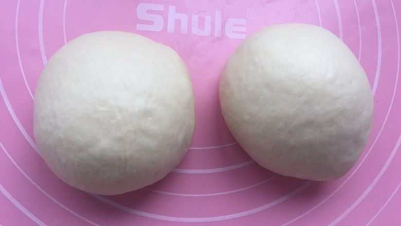 葡萄干小吐司,分成均匀两团(过秤分)