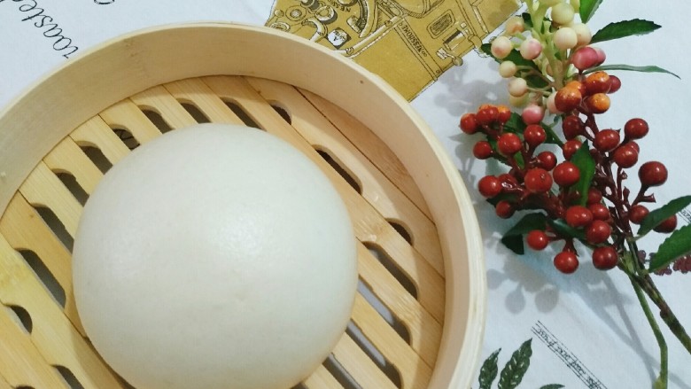 山东大馒头,诱惑到你有没有,忍不住了先吃一个再说,压根不用配菜吃,这样就是极致的美味……