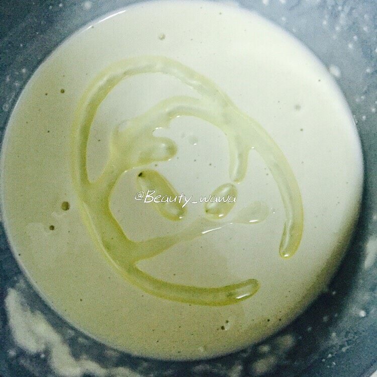 快手版老北京春饼(土豆丝卷饼),加少许油混匀