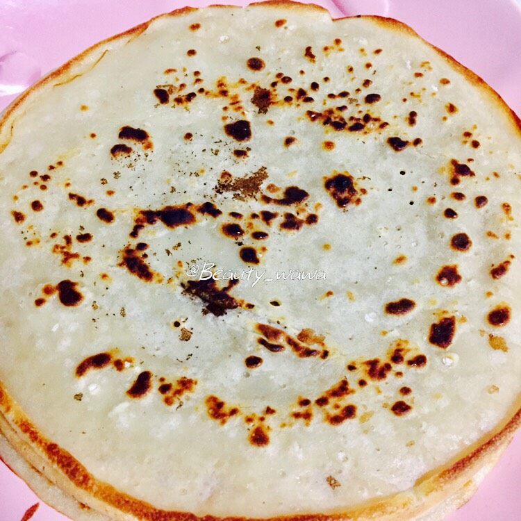 快手版老北京春饼(土豆丝卷饼),两面都煎好后盛出装盘